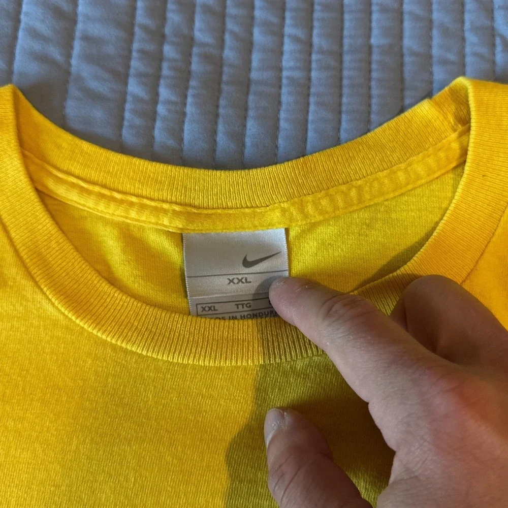 Vintage Y2K Nike Lebron Tee Shirt Adult‎ Size 2XL XXL Yellow Sneaker Logo Boxy
